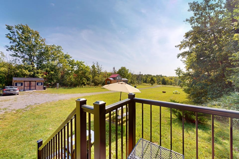 Sunny Serenity Hotel in Finger Lakes