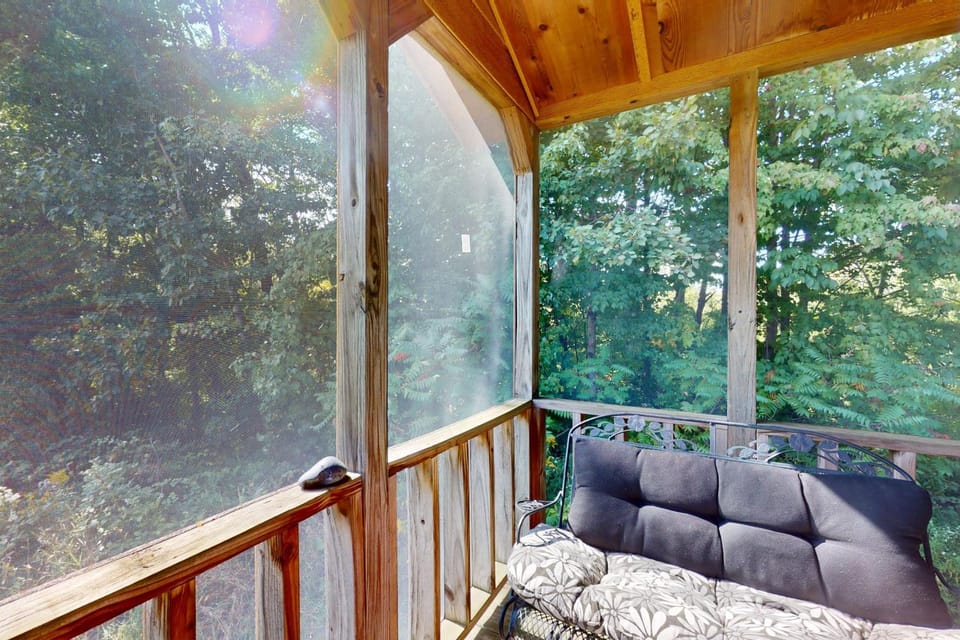 Sunny Serenity Hotel in Finger Lakes