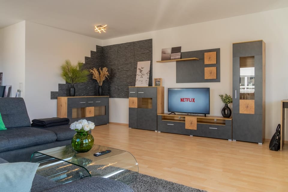 Communal lounge/ TV room, TV and multimedia, Living room, Seating area, Evening entertainment