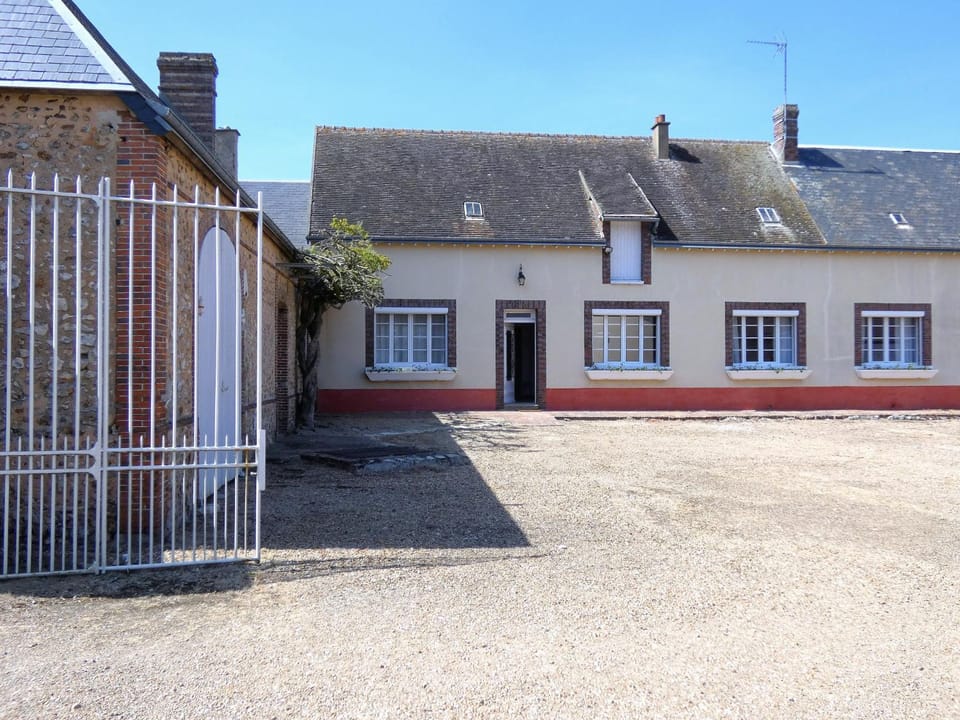 Charmante Maison au Cœur d'un Corps de Ferme avec Confort Moderne et Proximité de Sites Touristiques - FR-1-581-105 House in Normandy