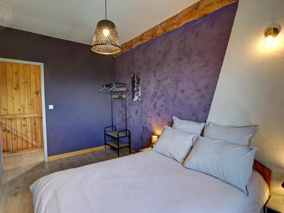 Spacieux gîte en campagne avec piscine et spa - FR-1-496-296 House in Auvergne-Rhône-Alpes