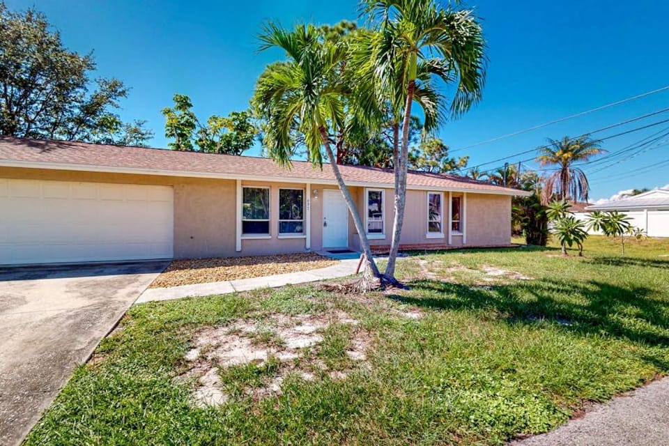 Sea Breeze House in Naples Park