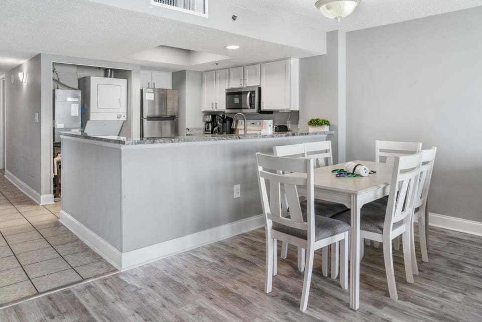 Direct Oceanfront 3 bedroom Condo - Compass Cove North Tower 1020 House in Myrtle Beach