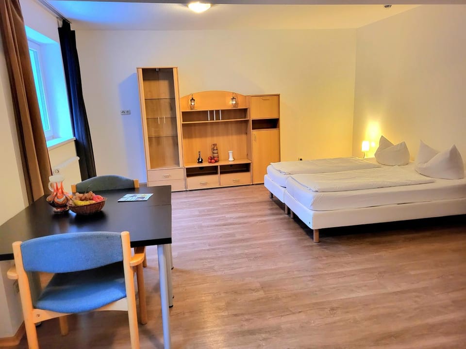 Bed, Living room, Photo of the whole room, Bedroom, hair dresser