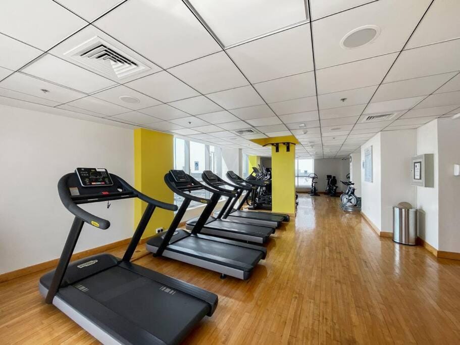 StoneTree - Furnished 1 BR in Bay Central Apartment in Dubai