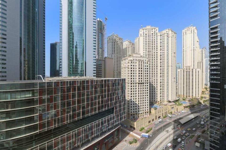 StoneTree - Furnished 1 BR in Bay Central Apartment in Dubai