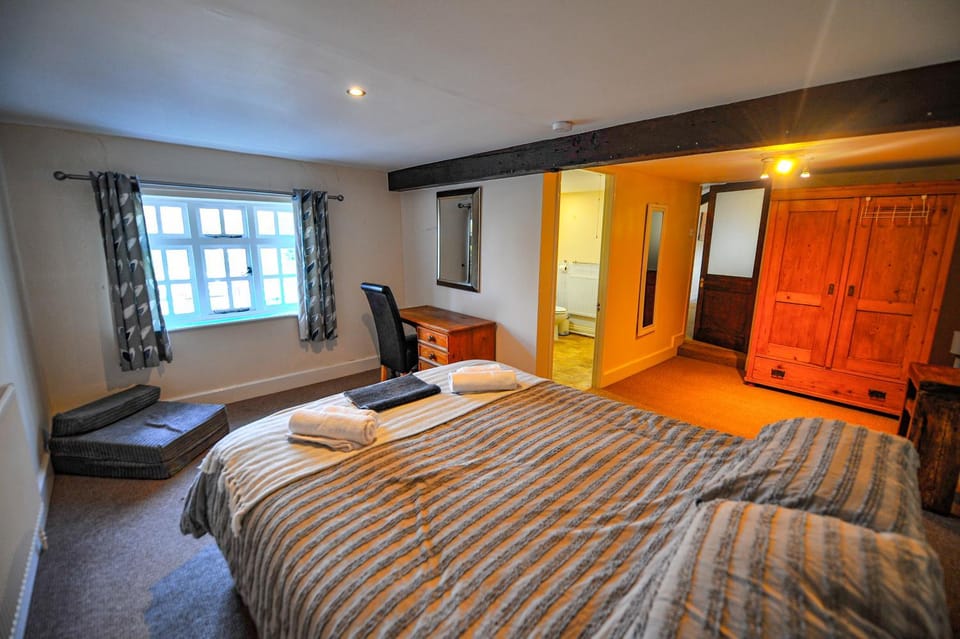 The Coachman Pub, Hartford, ROOM ONLY Hotel in Northwich