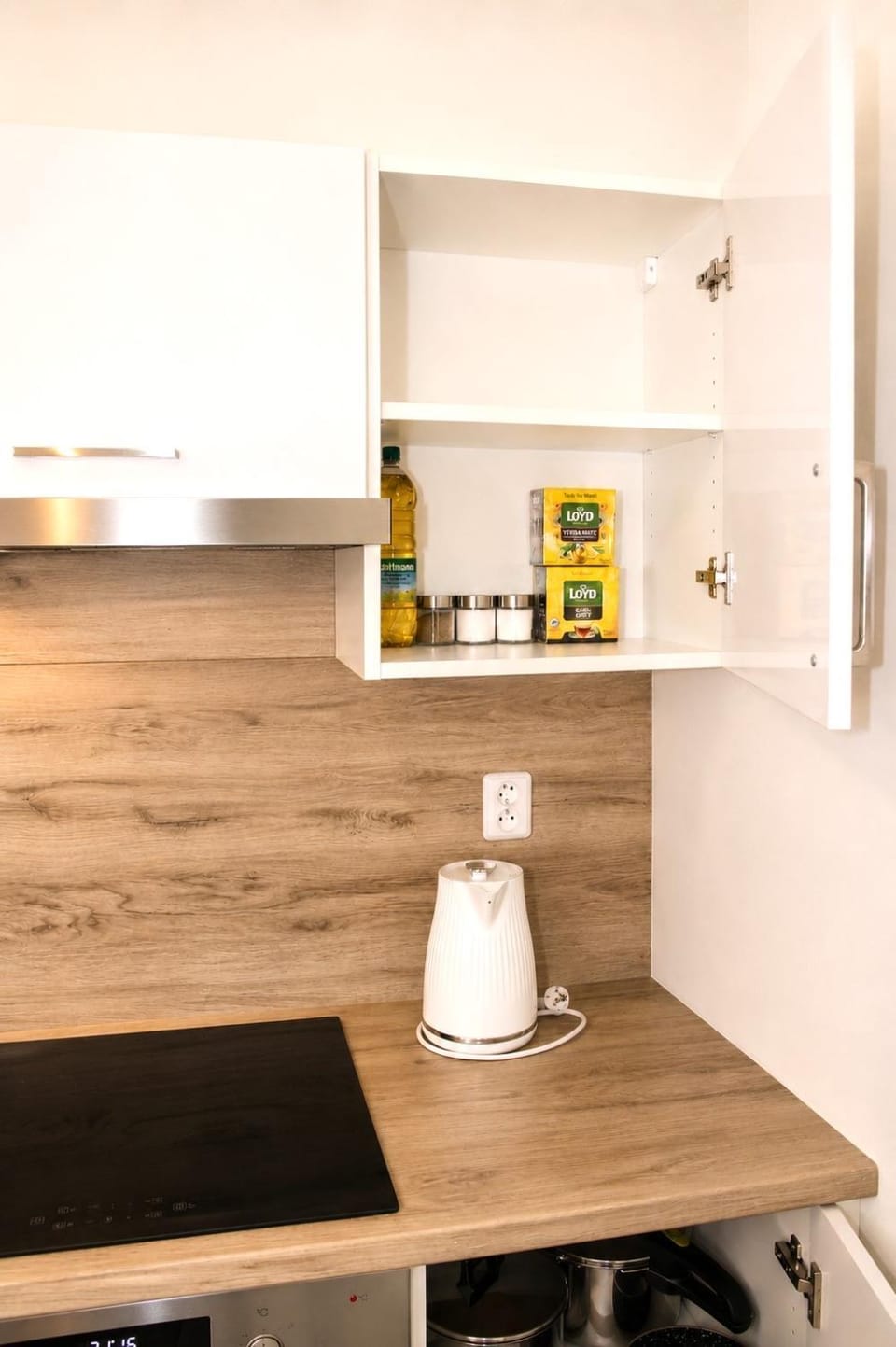 Coffee/tea facilities, Kitchen or kitchenette
