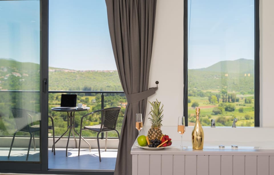 Day, Natural landscape, View (from property/room), Balcony/Terrace, Mountain view