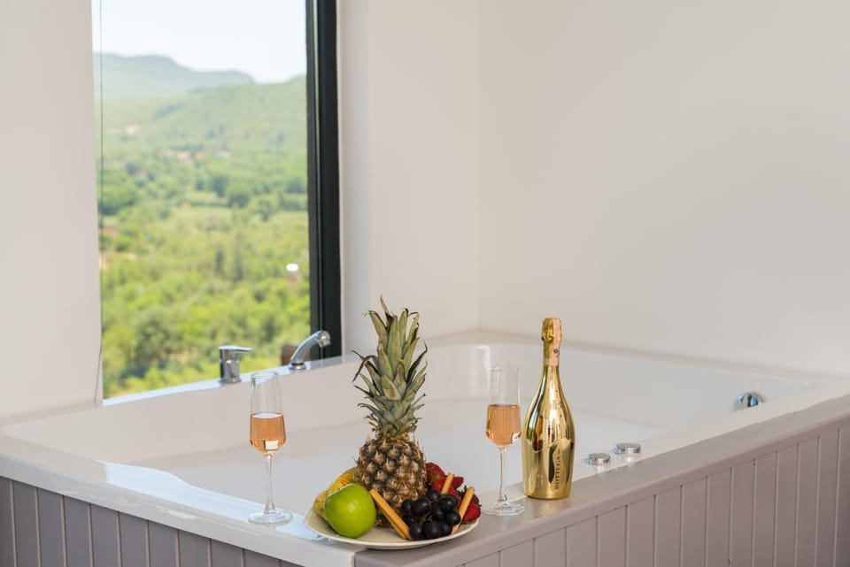 Natural landscape, Hot Tub, Mountain view, Bath