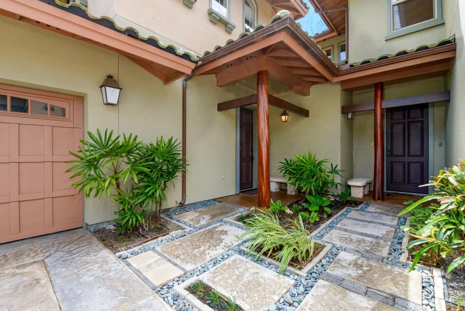 Property building, Facade/entrance