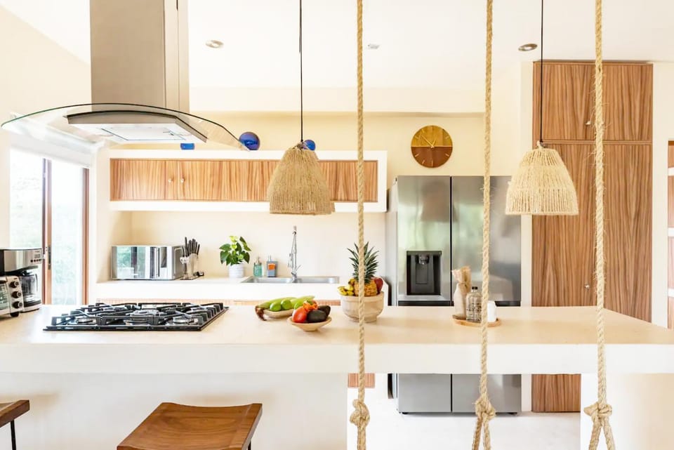 Kitchen or kitchenette, Food and drinks, Dining area, stove