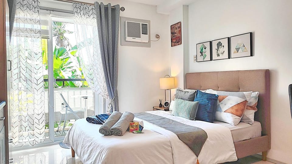 CityCondo, 2nd Floor, 30 sqm, near CPU, balcony and parkview, Fiber-WLAN 62Mbts, Netflix, YouTube, free parking Apartment in Iloilo City
