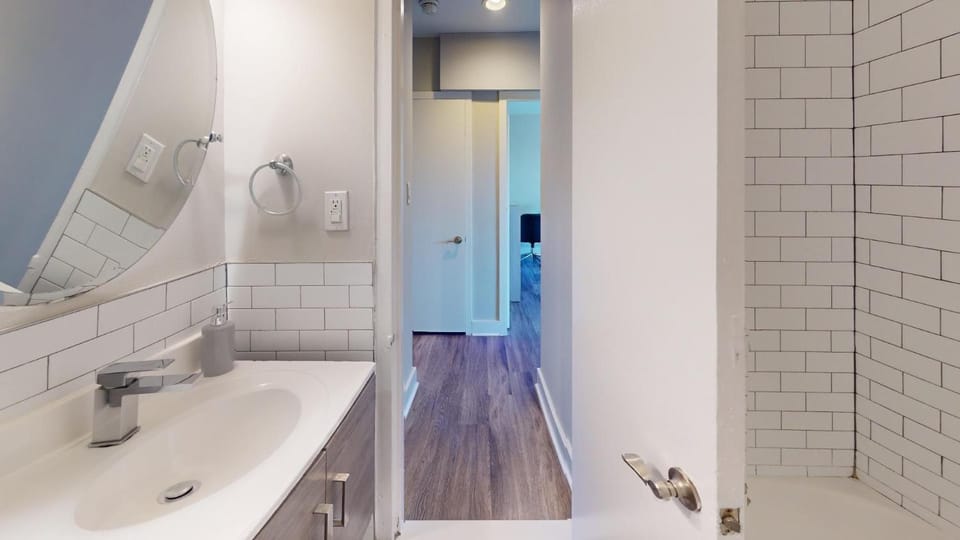 Avenue B234 2Bedroom With Pool, Gym, Parking Apartment in Philadelphia