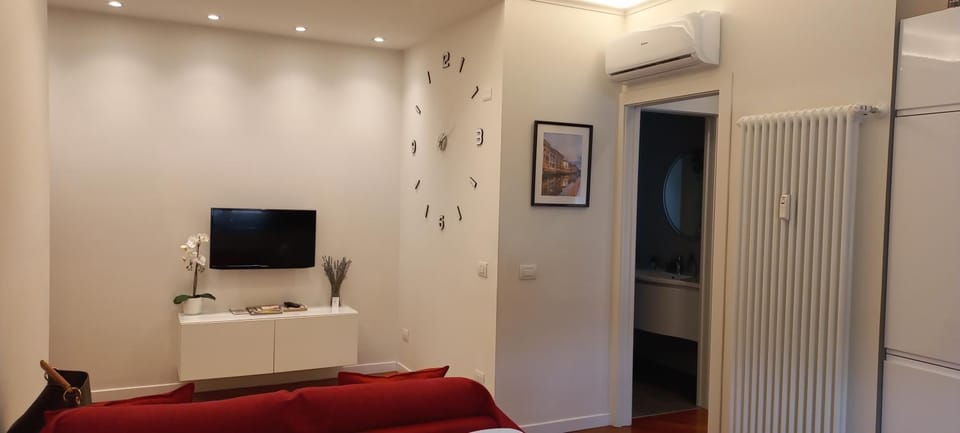 TV and multimedia, air conditioner
