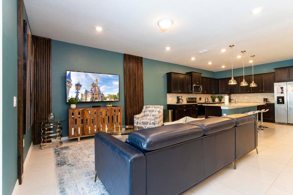 TV and multimedia, Kitchen or kitchenette, Living room, Seating area, Evening entertainment
