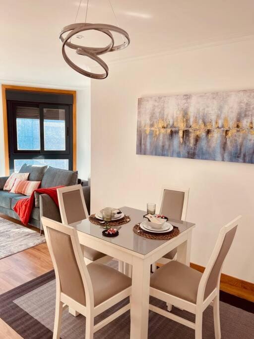 Seating area, Dining area