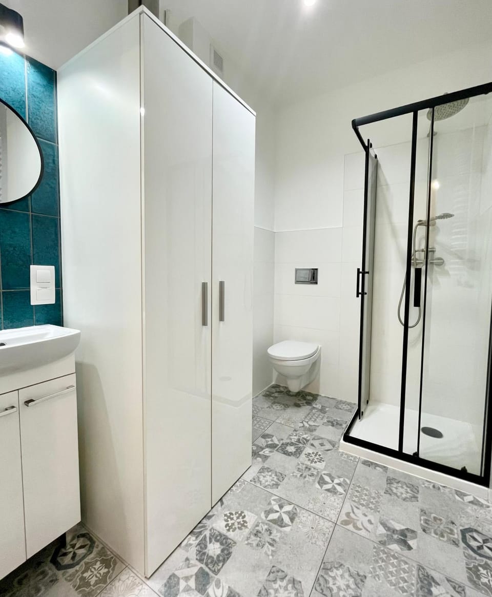 Shower, Bathroom, towels