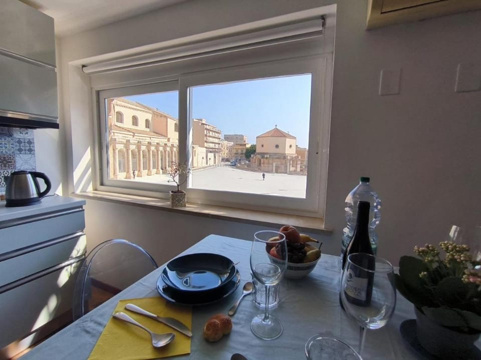 Coffee/tea facilities, Kitchen or kitchenette, Dining area, minibar, pet friendly