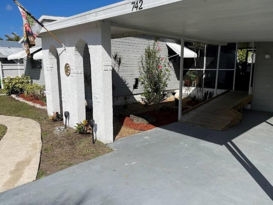 Barfoot Bay Beautiful 3/2 House in Micco