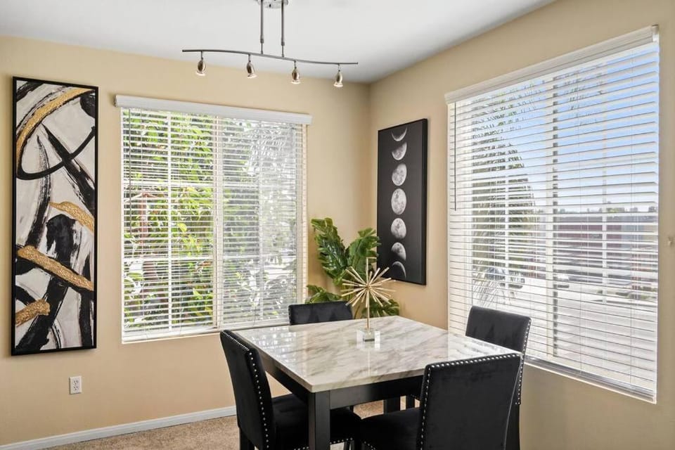 Luxury 2BR/2BA! 5 MIN to Disney! Apartment in Orange