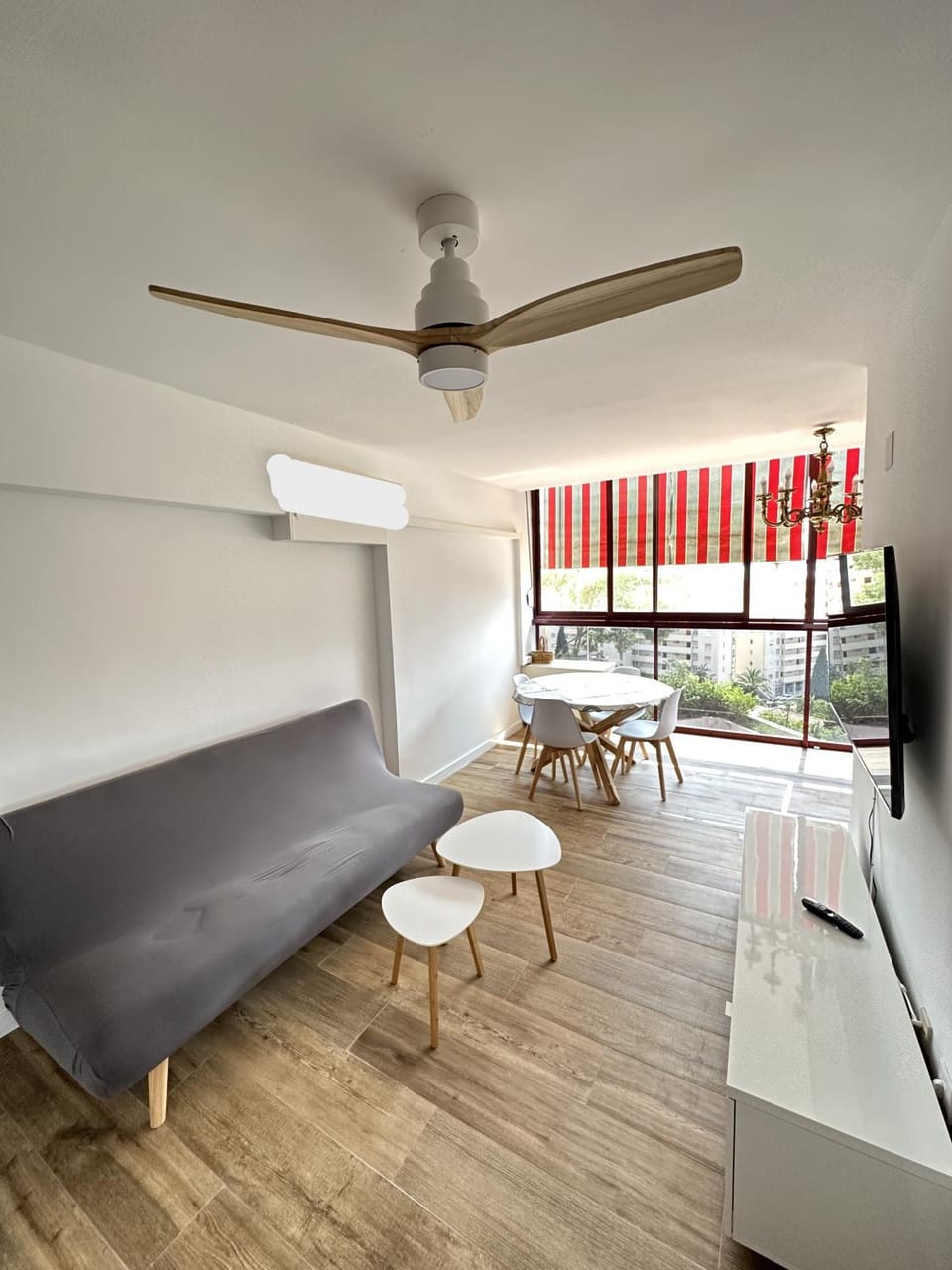 TV and multimedia, Living room, Seating area, Dining area, fireplace, hair dresser