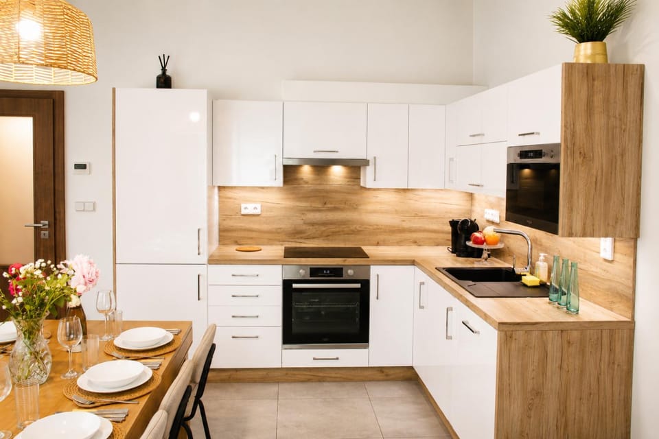 Kitchen or kitchenette, Dining area, dishwasher, oven, pet friendly, stove