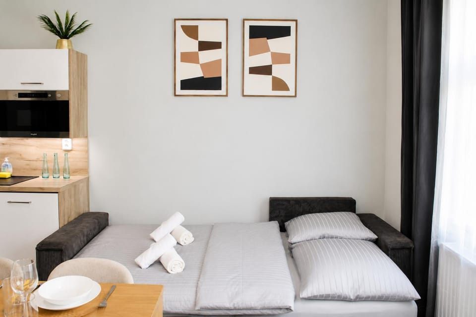 TV and multimedia, Kitchen or kitchenette, Living room, Photo of the whole room, Seating area