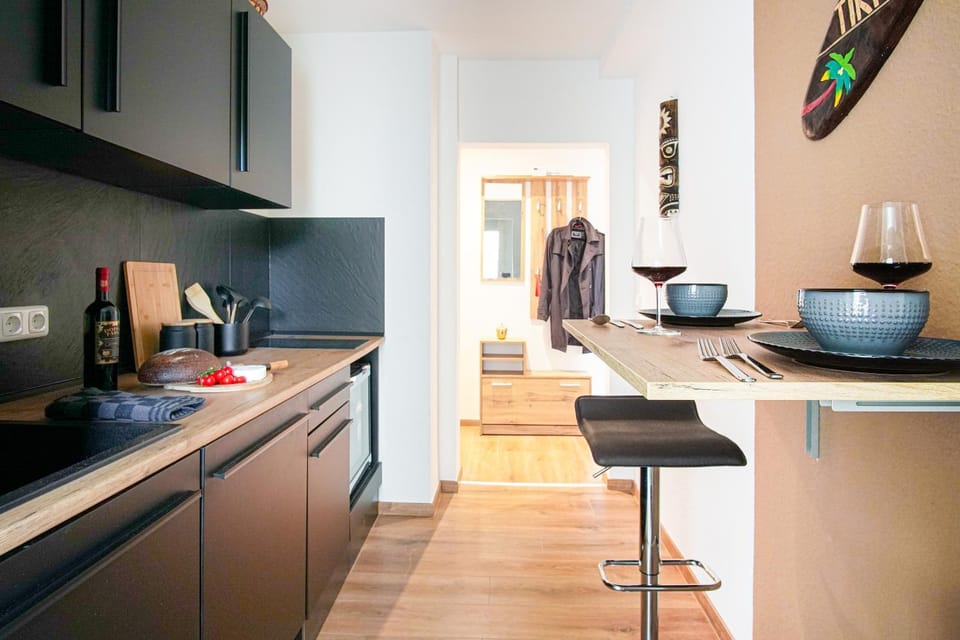 Coffee/tea facilities, Kitchen or kitchenette, Dining area