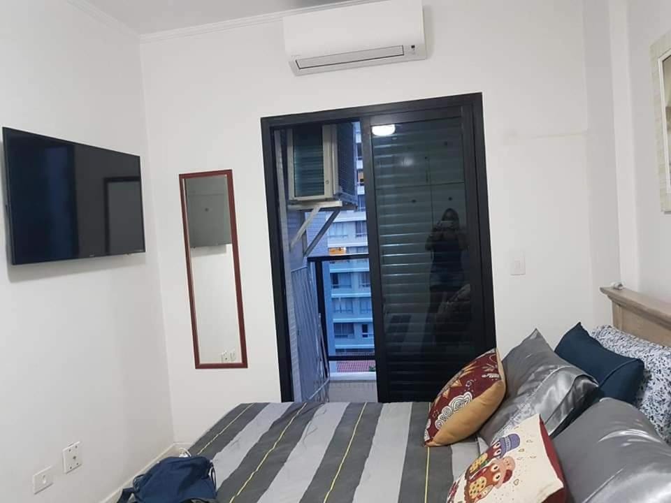 Flat 2 dormitórios - 1 quadra da praia - Pitangueiras / Guarujá Apartment in State of São Paulo