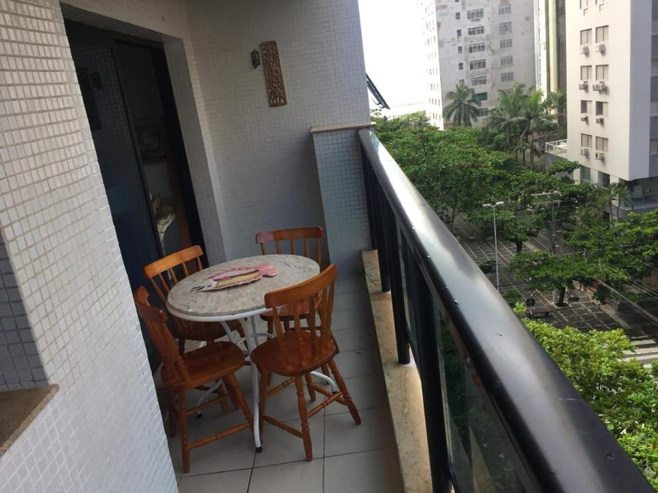 Flat 2 dormitórios - 1 quadra da praia - Pitangueiras / Guarujá Apartment in State of São Paulo