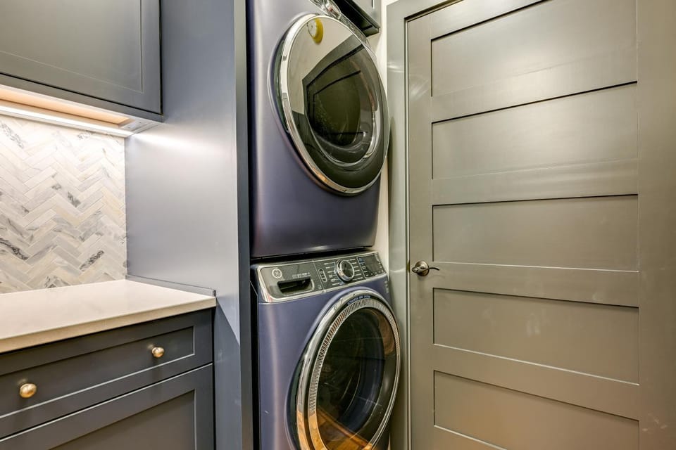 Modern Franklin Studio: Prime Downtown Location! Apartment in Franklin