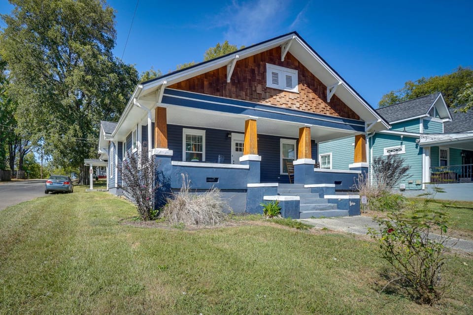 '1001 Sevier Bungalow': 2 Mi to Neyland Stadium! House in Knoxville