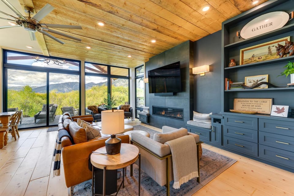 Modern Turnerville Cabin w/ Hot Tub & Scenic Views Cabin in Wyoming
