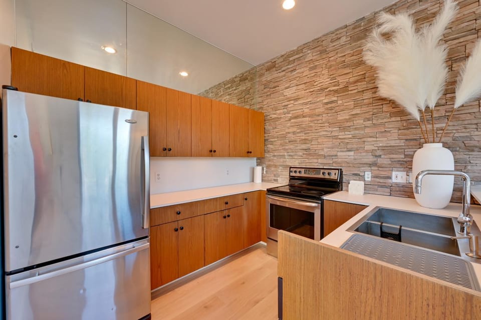 Rooftop w/ Views: Modern Little Italy Townhome House in San Diego