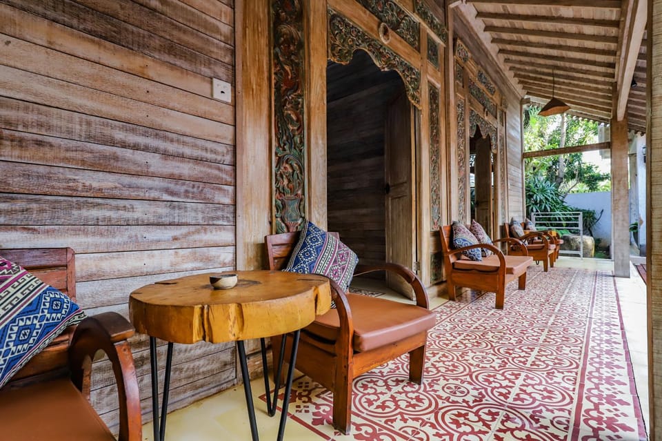 Patio, Day, Living room, Seating area