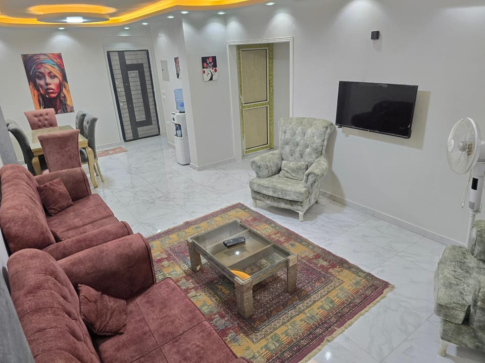 Communal lounge/ TV room, TV and multimedia, Living room, Seating area, Evening entertainment