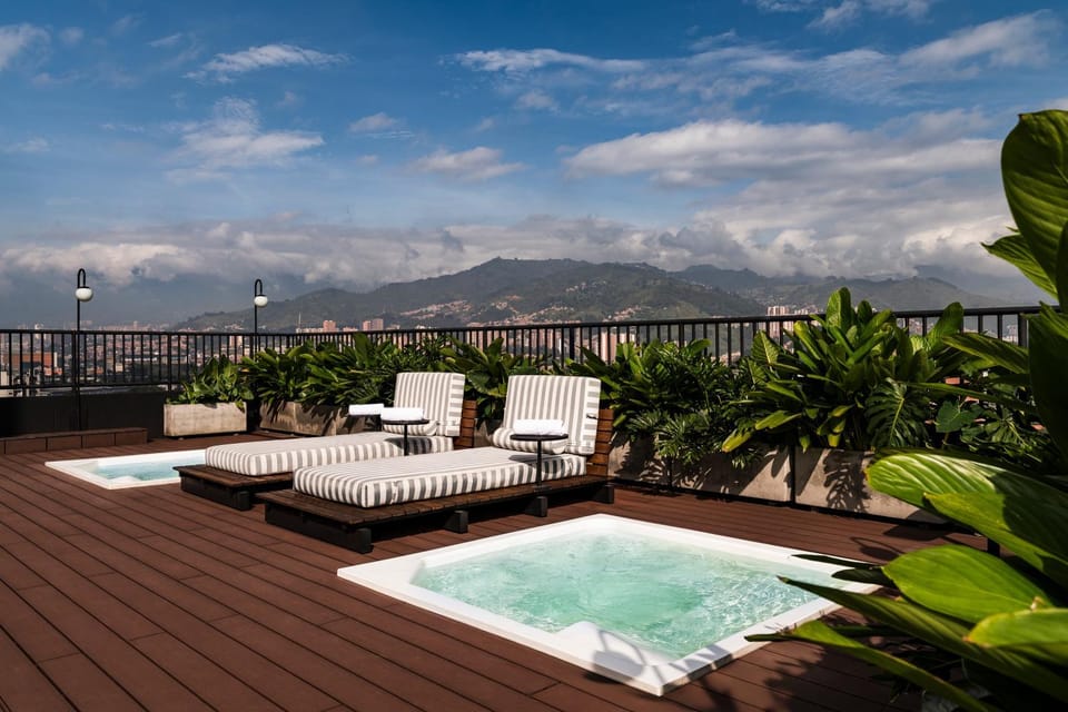 Hot Tub, Balcony/Terrace, Mountain view