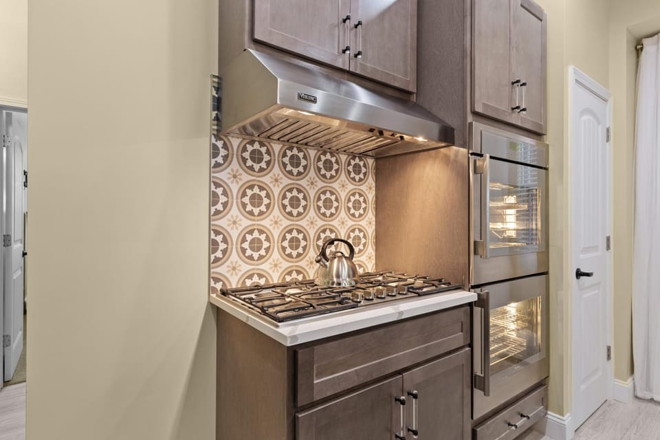 Kitchen or kitchenette, kitchen