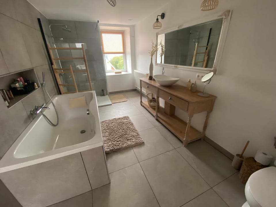 Shower, Bathroom, Bath, towels