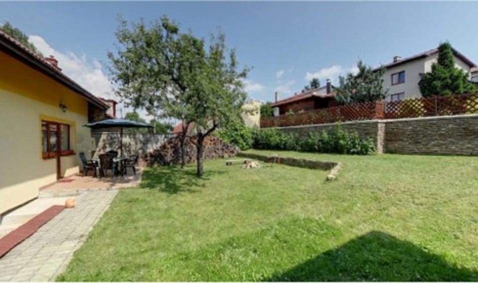 Property building, Spring, Day, Garden, Garden, Balcony/Terrace, Garden view