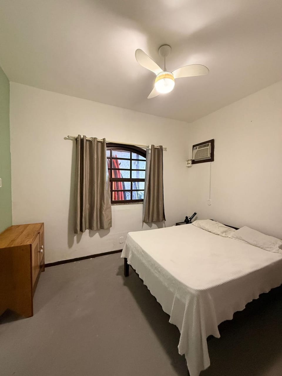 Bed, Photo of the whole room, Bedroom, air conditioner