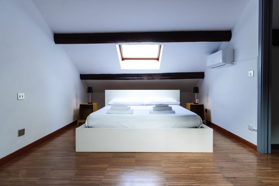 Bed, Bedroom, air conditioner