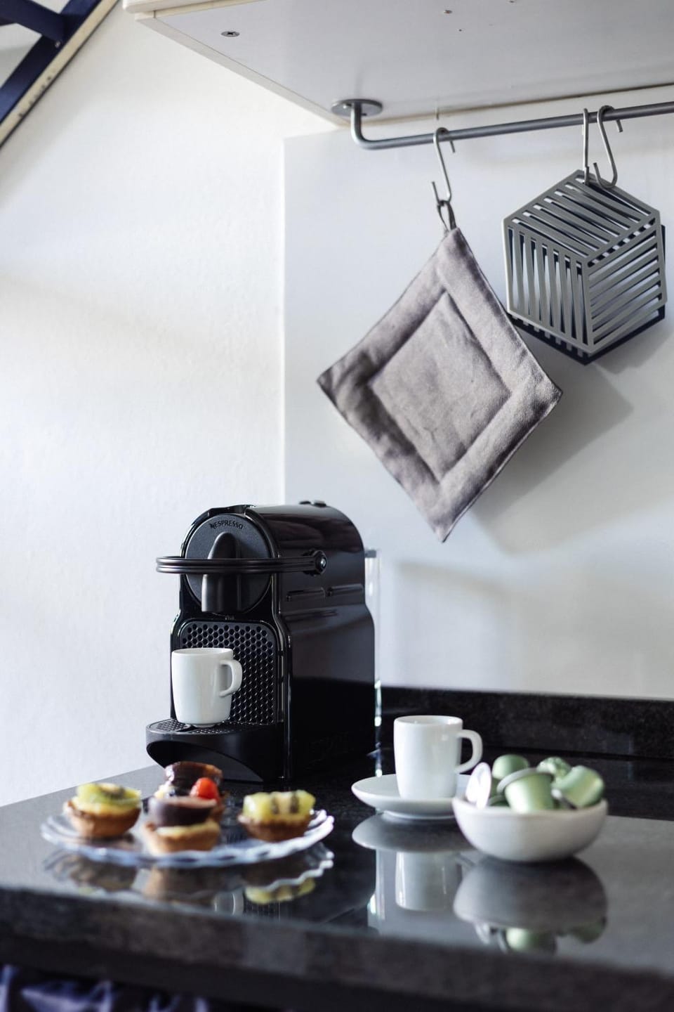 Coffee/tea facilities, Food and drinks, Food