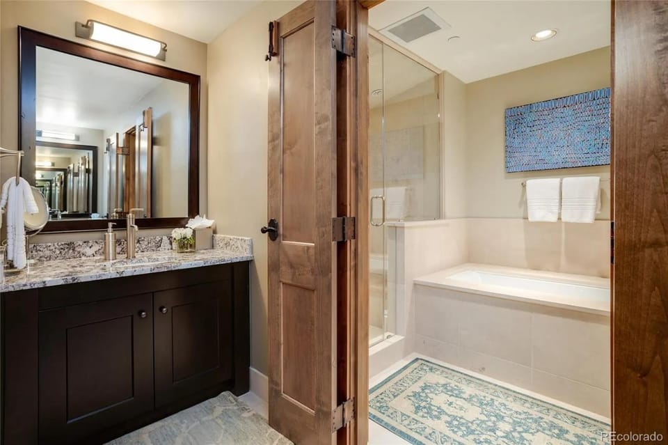 Edgemont 2300 Luxury Condo & Unbeatable Backdoor Ski-In Ski-Out Access! House in Steamboat Springs