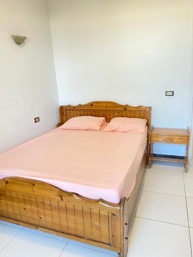 للإيجار 4 غرف أول صف بحر مارينا الساحل الشمالي العلمين 0ج Chalet in Egypt