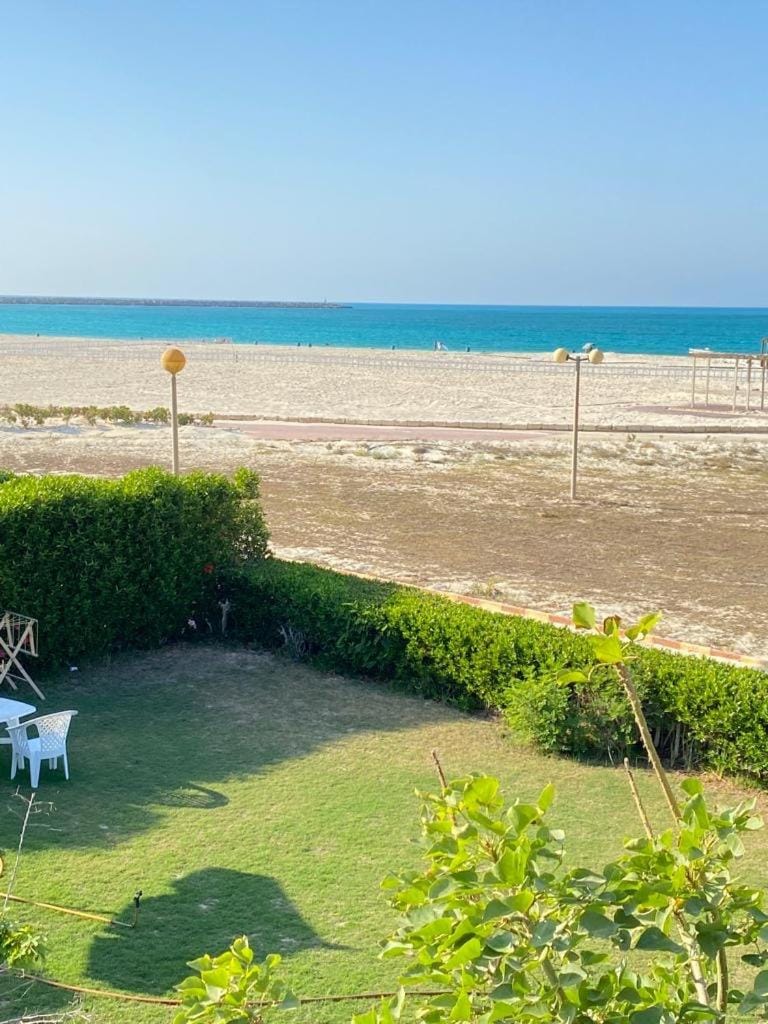 للإيجار 4 غرف أول صف بحر مارينا الساحل الشمالي العلمين 0ج Chalet in Egypt