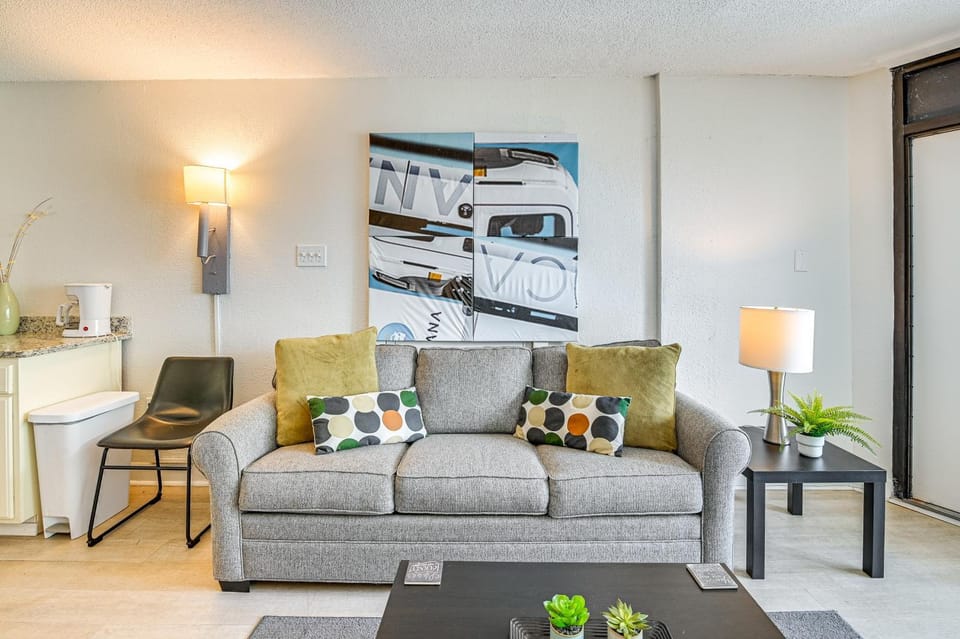 Modern Caravelle Resort Condo: Near Golf Courses! House in Myrtle Beach