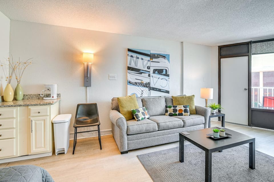 Modern Caravelle Resort Condo: Near Golf Courses! House in Myrtle Beach