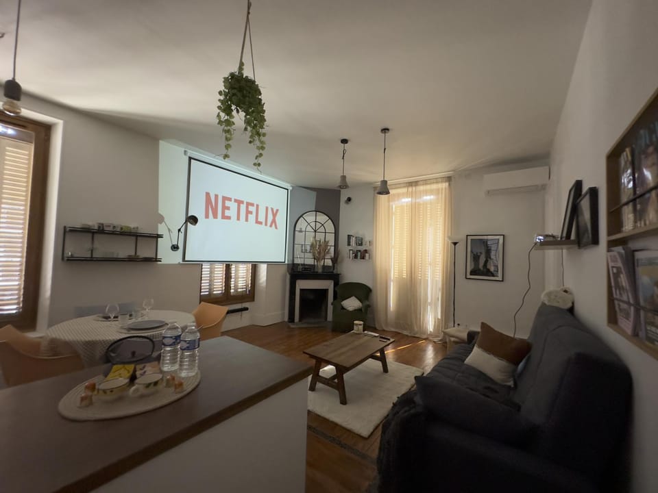 Communal lounge/ TV room, Coffee/tea facilities, Living room, Lounge or bar